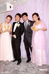 幻灯组图：唐宁着桃红婚纱扮新娘 伴娘杨爱瑾秀粉嫩