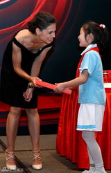 组图：阿汤嫂小黑裙亮相京城 期待与张艺谋合作