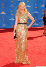 高清组图：艾美奖红毯 希瑟-莫里斯礼服金光闪闪