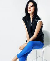 组图：江一燕知性登封面 新书电子版上线