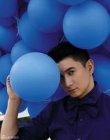 组图：吴奇隆杂志封面打造蓝色气球海 展现熟男魅力