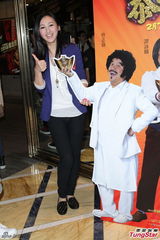 组图：高海宁怕惹绯闻情人节不敢出门