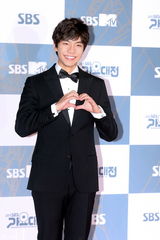 高清组图：少时SJ神起KARA等出席韩国SBS歌谣大典