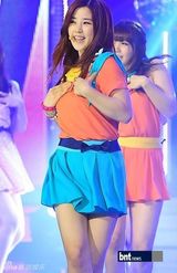 组图：韩团Apink出演音乐节目《冠军秀》展热情舞台