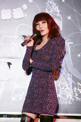 幻灯图：张韶涵北京将首开个唱 可能会穿泳衣登台