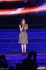 组图：中歌榜演唱会 王力宏张靓颖牵手压轴