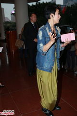 组图：钱嘉乐汤盈盈婚礼 梁靖琪派发红包