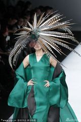 组图：中国时装周现奇装异服 天雷滚滚吐槽无力