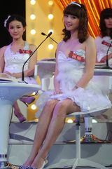 组图：芒果台《喜剧之王》全新改版 美女团性感登场