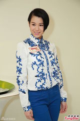 组图：胡杏儿辟谣绯闻男友 专情工作不急恋爱