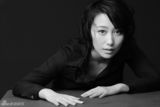 组图：丁柳元黑白写真气质优雅小性感