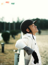 高清图：黄志忠携战马登封面 坦言磨练是心灵旅行