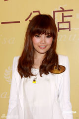 高清图：容祖儿助阵美容店活动 古天乐将合作吴彦祖