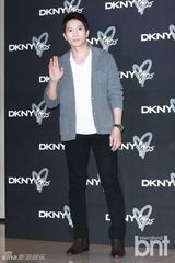 组图：CNBLUE丁一宇池诚等潮装为时尚品牌站台