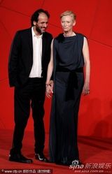 《黑色维纳斯》首映   奥斯卡女配角蒂尔达优雅捧场