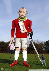 组图：鲁尼科琳儿子生日宴分开抵达 变史莱克遭恶搞 