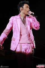 组图：big4开演唱会发红封包 互曝成员糗事