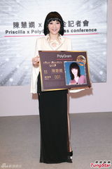 组图：陈慧娴签约大秀玉腿　谭咏麟现身支持