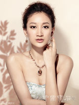组图：曾泳醍拍摄珠宝大片 雍容华贵名媛范