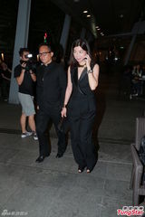 组图：乐易玲开生日派对 TVB花旦小生齐到贺