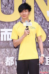 组图：林俊杰带头起跑 邀林志颖做环保