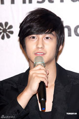 幻灯组图：韩版F4成员金范赴台湾举行粉丝见面会