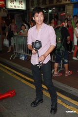 组图：谢天华拍新剧 闹市向杨怡求婚