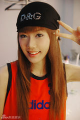 资料图片：超女王贝被曝整形致死 盘点靓丽写真