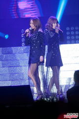 组图：SISTAR演唱会性感吸睛 大秀长腿载歌载舞