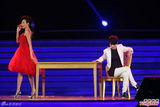 组图：李宇春莫文蔚魅惑合唱 红白玫瑰经典上演