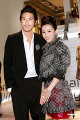 高清组图：范冰冰低胸白裙开幕酒会秀性感