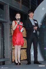 组图：李治廷做代言获产品折扣 恭喜卫诗再战乐坛 