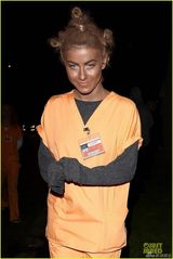 组图:群星惊悚亮相万圣节派对莱昂纳多变蒙面人