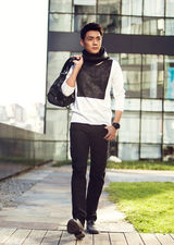 组图：霍政谚时尚出街打造夏日潮男