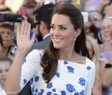 组图：凯特王妃随威廉出游 登战斗机驾驶舱勇猛