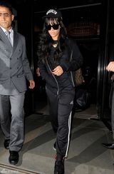 组图：蕾哈娜全身黑色运动装扮亮相伦敦