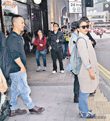 组图：周迅传蜜运帅哥陪逛街 陈坤同行作掩护