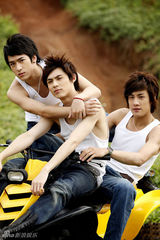 幻灯图：《涩世纪传说》征宠物明星 三位美少男担纲