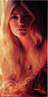 组图：豪乳嫩模阿普顿登GQ秀性感身段