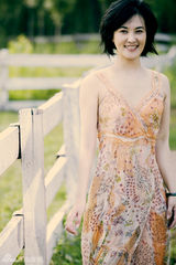 幻灯图：新灭绝王菁华田园写真 憧憬幸福的快乐女人