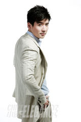 组图：魏千翔冷调写真出炉 黑白质感时尚雅痞