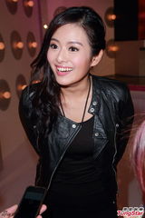 组图：杨诗敏情人节有约 许亦妮信一见钟情