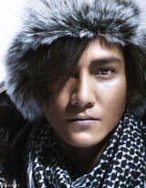 组图：丁子峻推暖冬系列写真阳光帅气