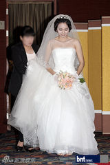 组图：杨贤硕朴尚民等亮相韩星李Juno婚礼