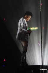 高清组图：许志安香港性感开唱 郑秀文现身不许求婚