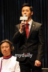 组图：吴万锡吴宗赫宣传音乐剧《那些日子》