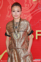 组图：英皇电影春茗星光璀璨 古巨基暂无意结婚