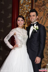 组图：陈逸璇在港补设婚宴 连吻三次不急生子