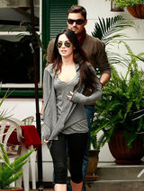 幻灯图集：好莱坞星踪集锦 贾斯汀挥杆为慈善