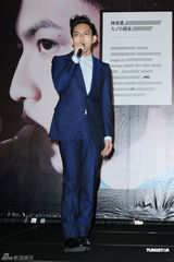 组图：林宥嘉个唱移师英国 搞笑自夸帅得不像人